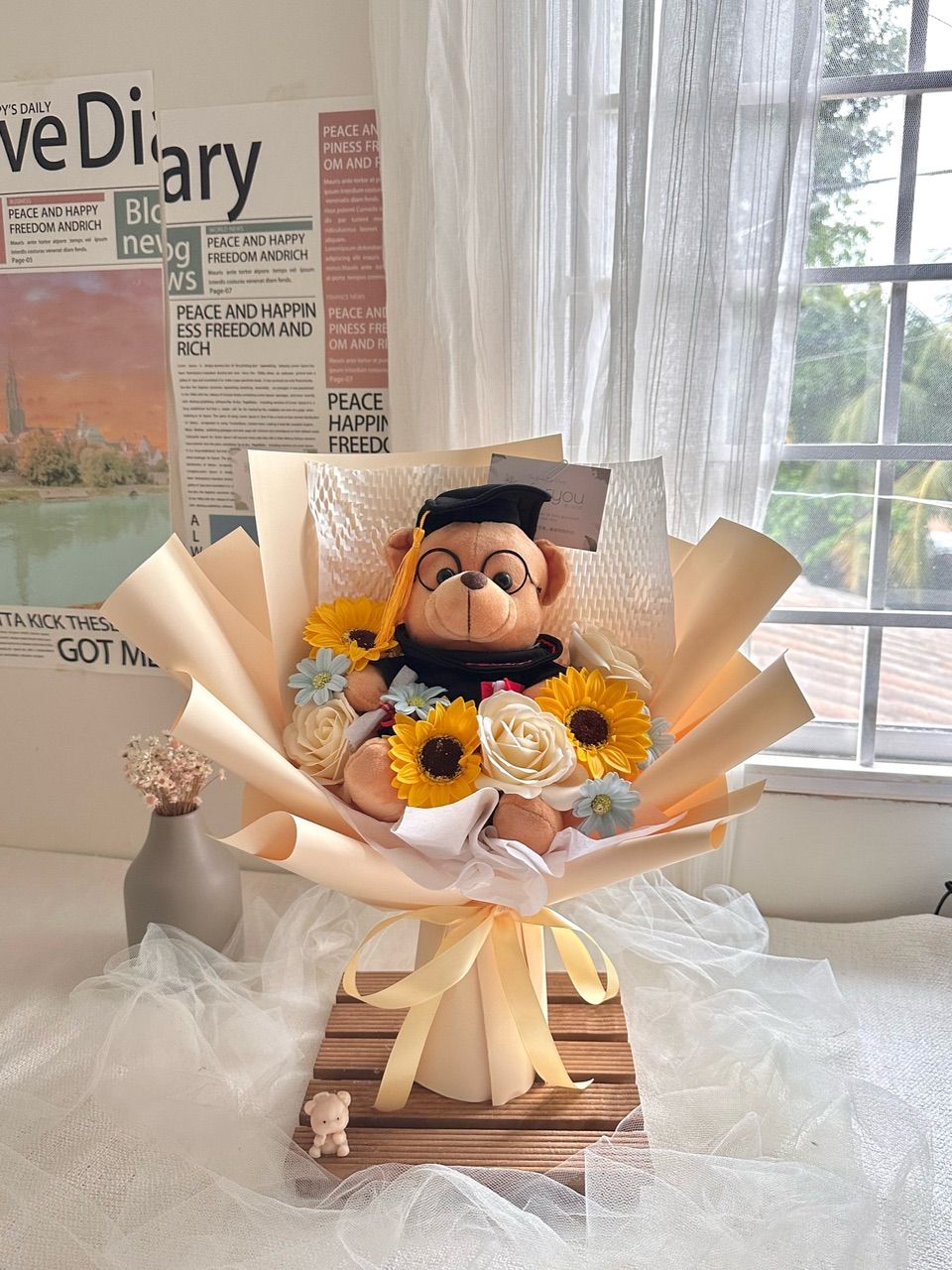 Big Graduation Bear Mixed Flower Bouquet_0