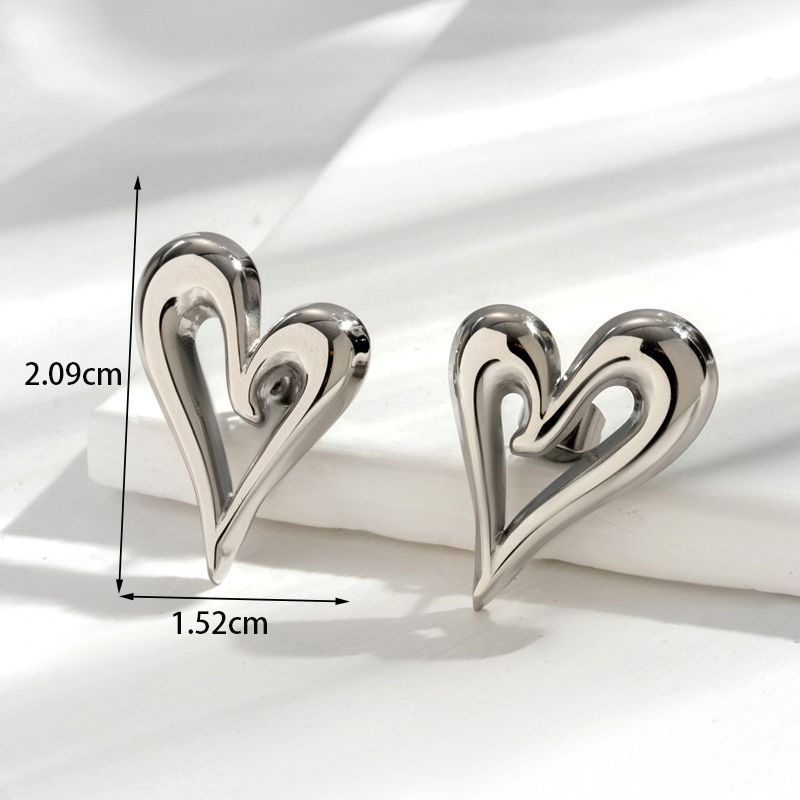 The silver heart Stud_1