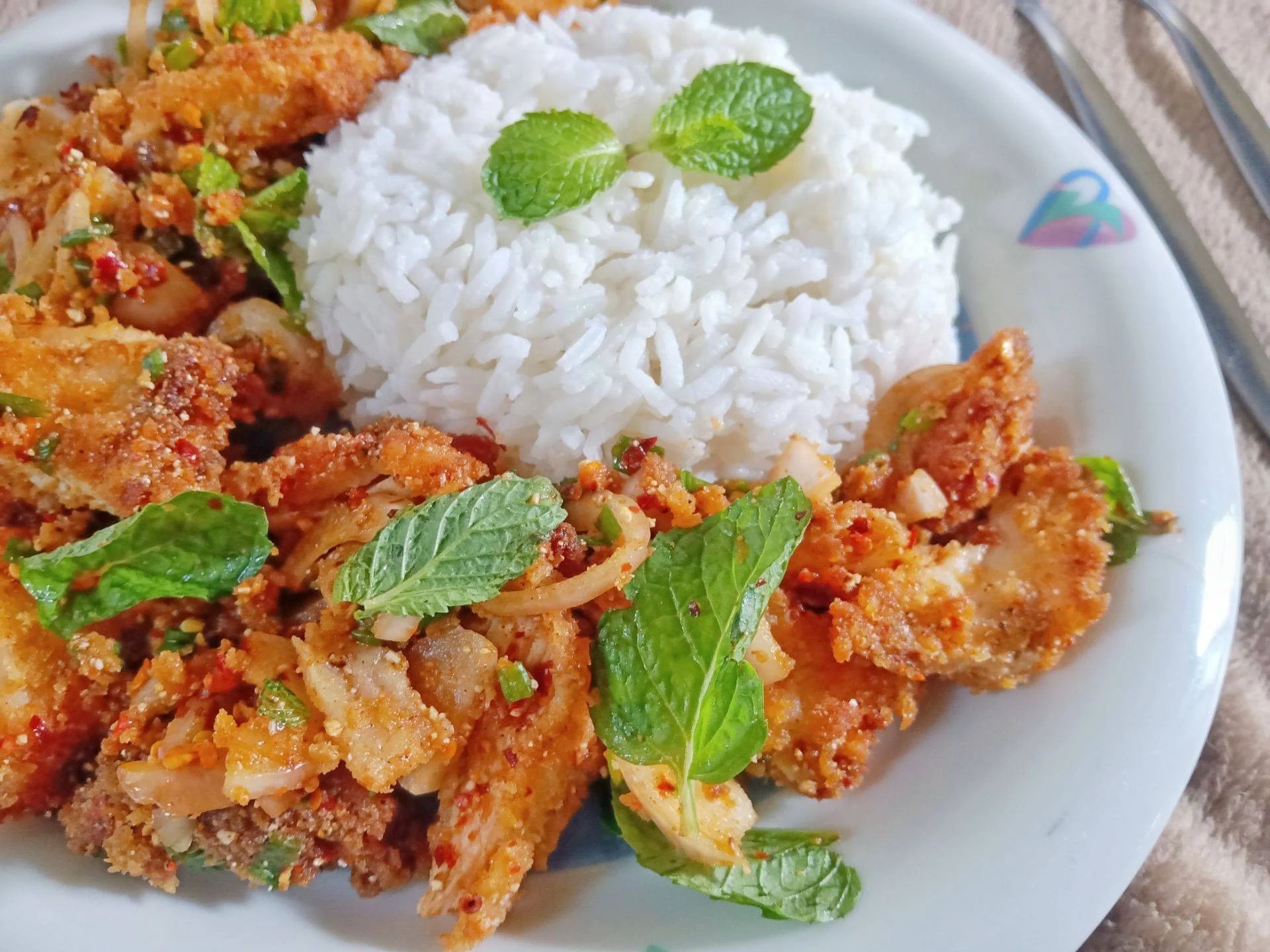 Spicy Fried Chicken Salad w/Rice (Khao Yum Gai Zap)_2