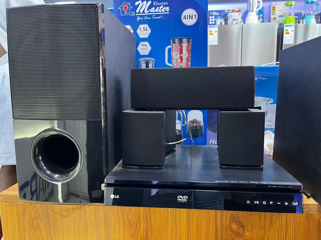 LG Bluetooth Home Theater System LHD627 1000 watts_0