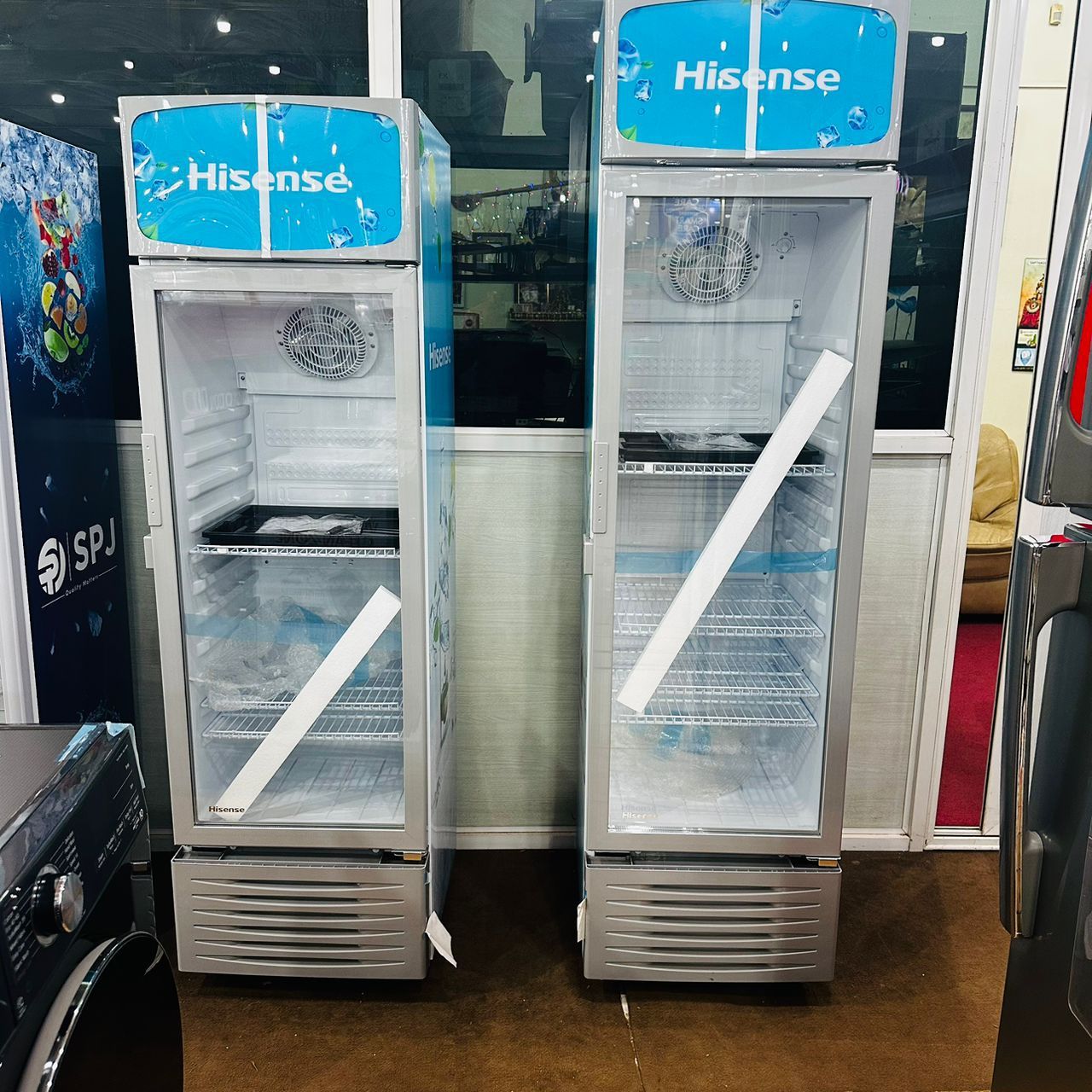 Hisense 370 litres display fridges/chillers _0