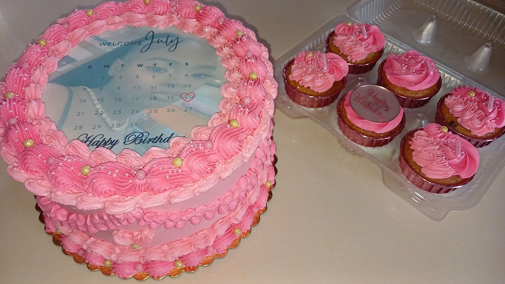 8-inch Calendar Cake &  Cupcake Combo_0