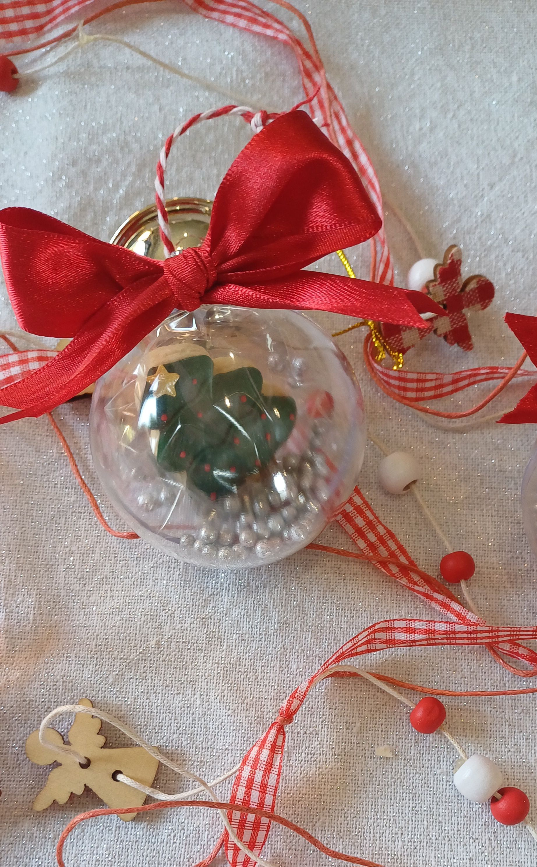 Christmas tree baubles_2