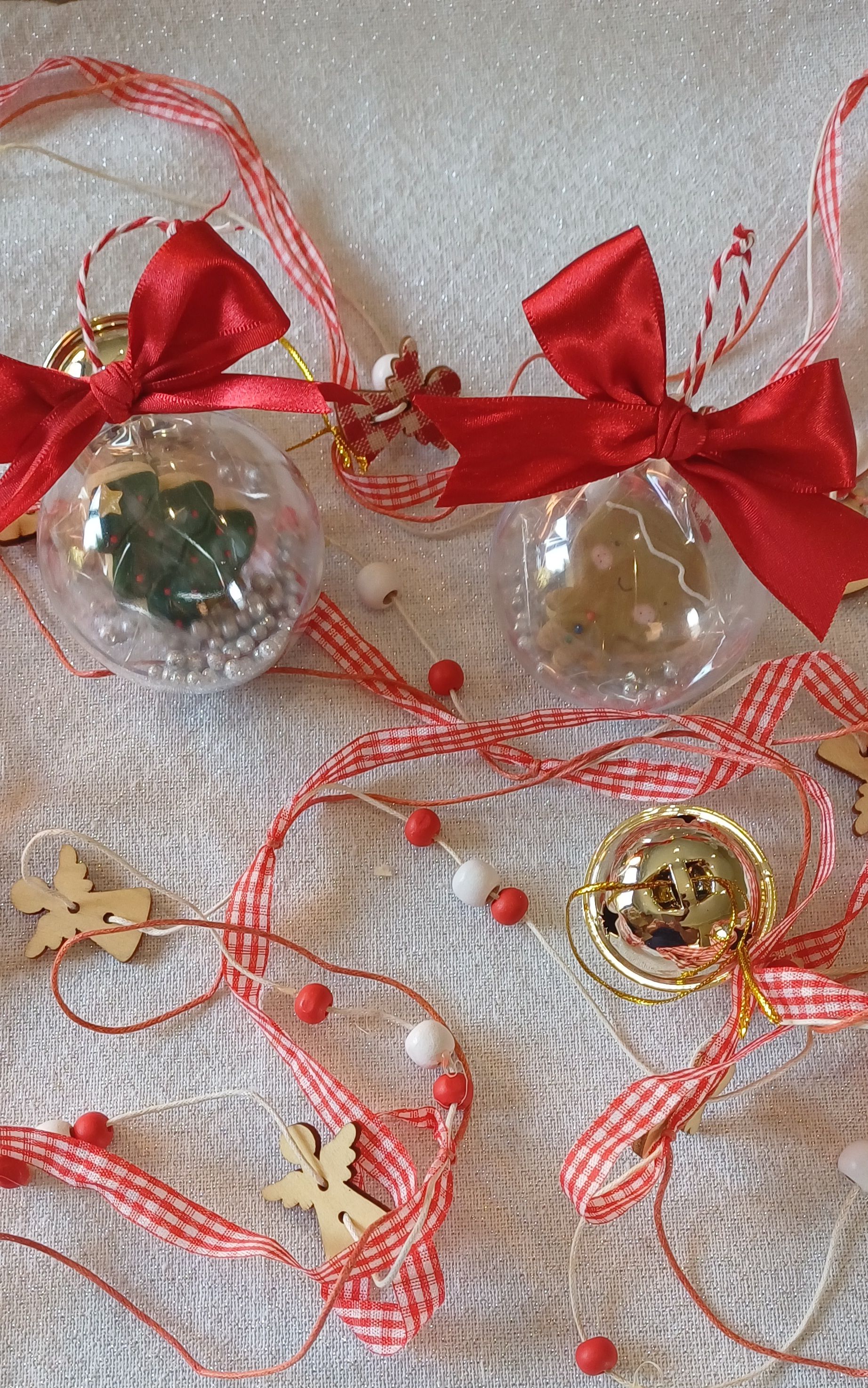 Christmas tree baubles_1