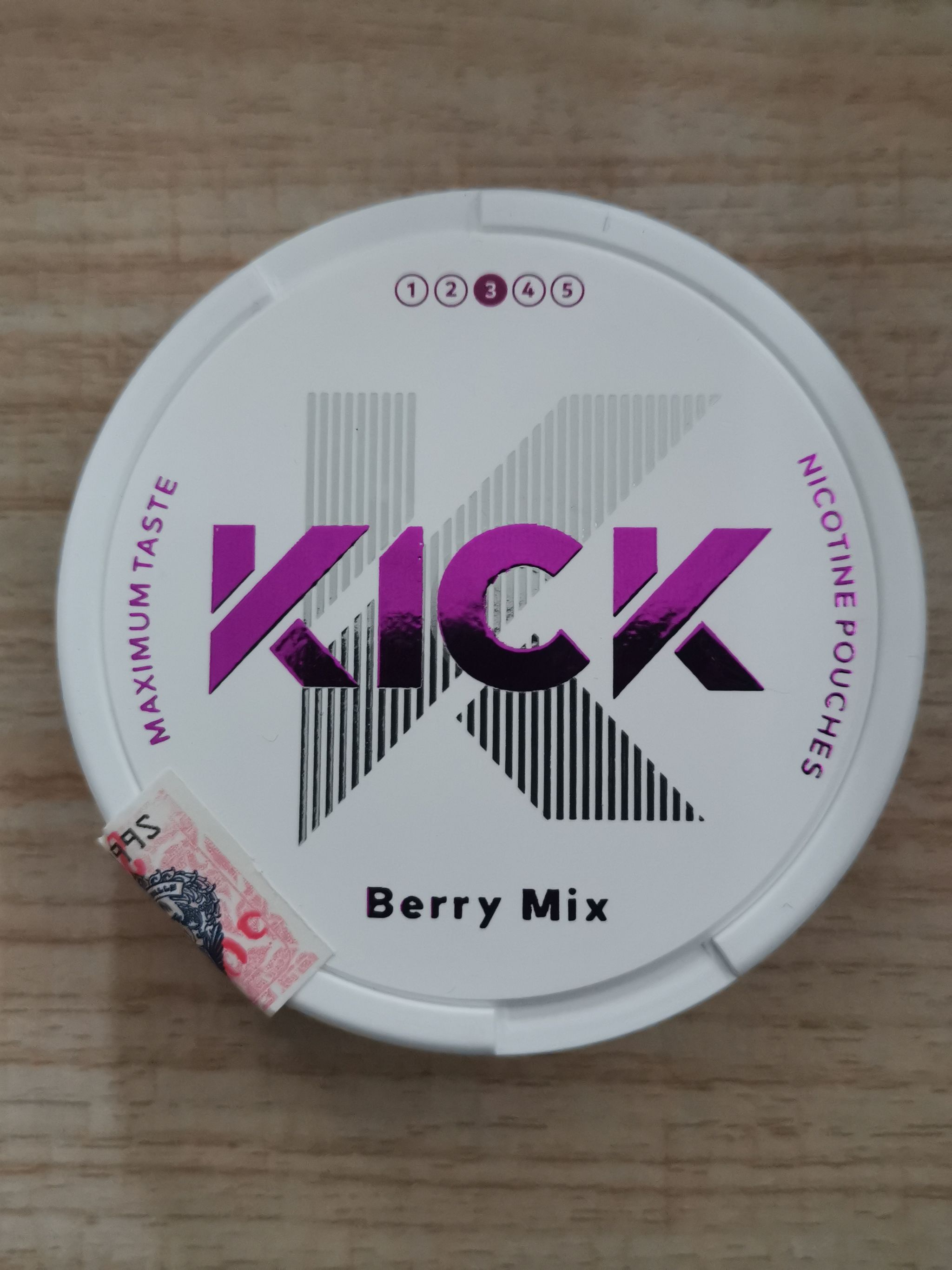 KICK BERRY MIX Nicotine 16 mg/pouch 20 Pouch/Box_0