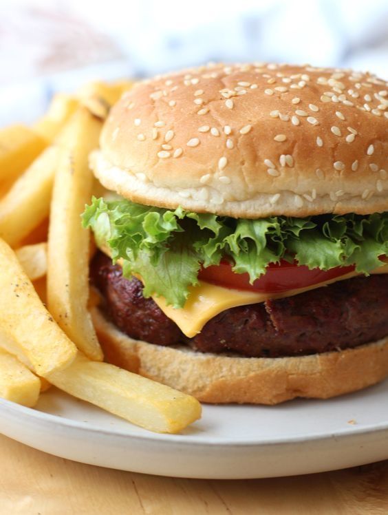 Beef burger with fries _0