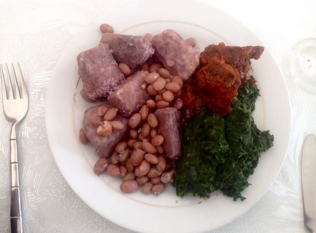 Local food Beans with yams and fried meat _0