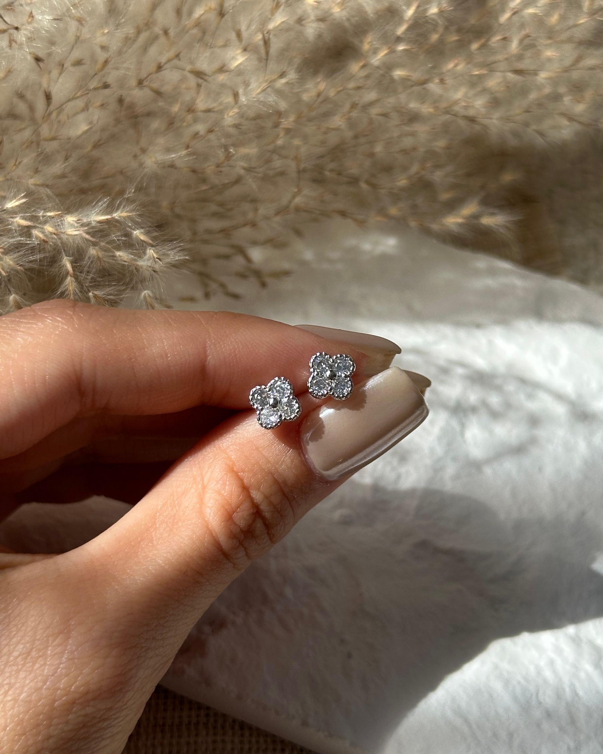 CLOVER DIAMOND STUD_5