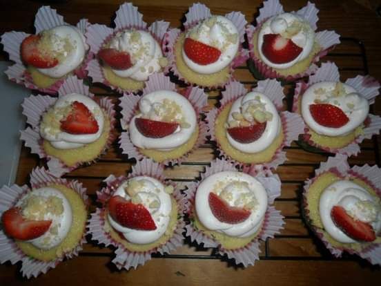 Strawberry Shortcake Cupcakes 12 pack_0