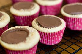 Peanut Buttercup Cupcakes 6 pack_0