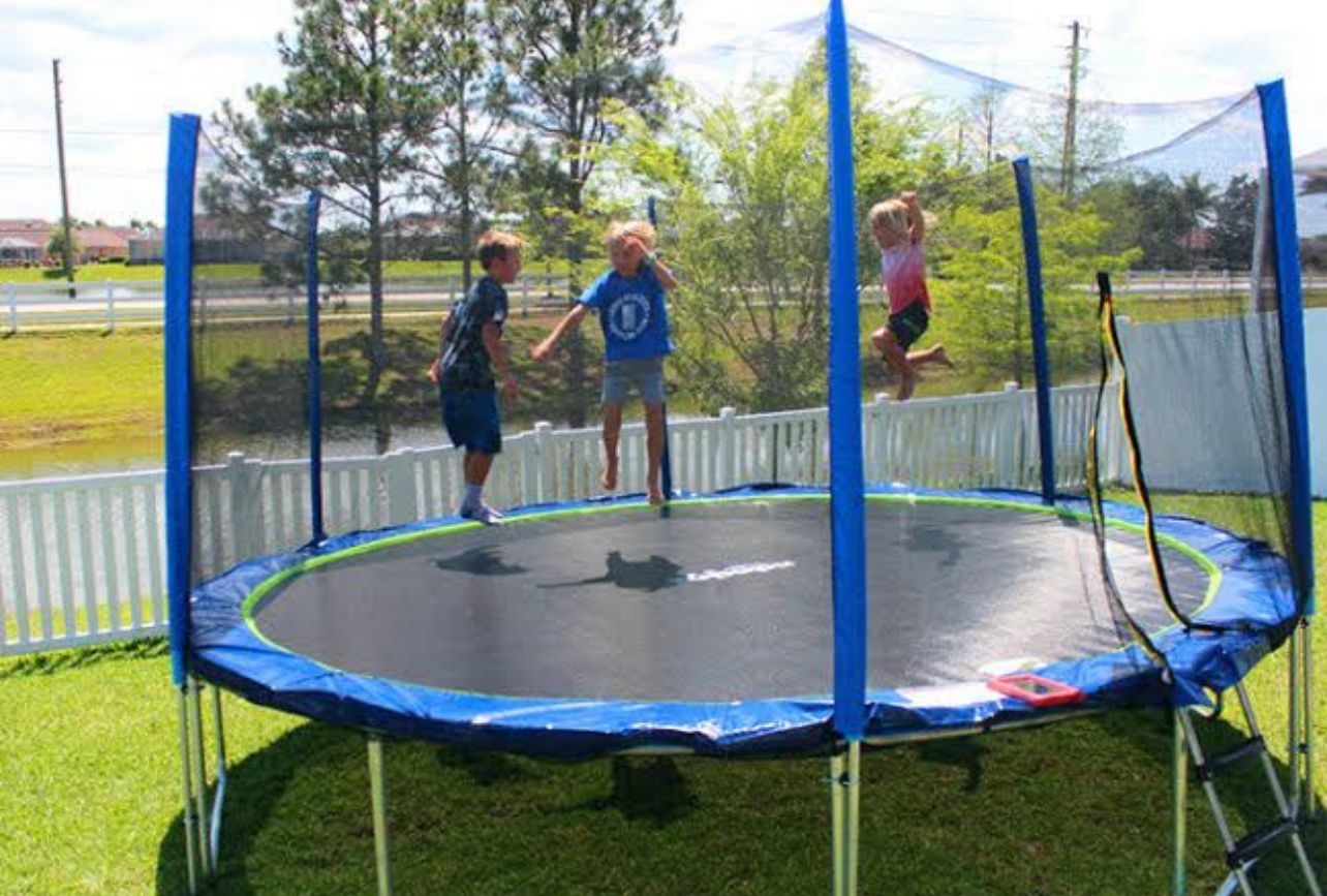 1.83 M trampoline_0