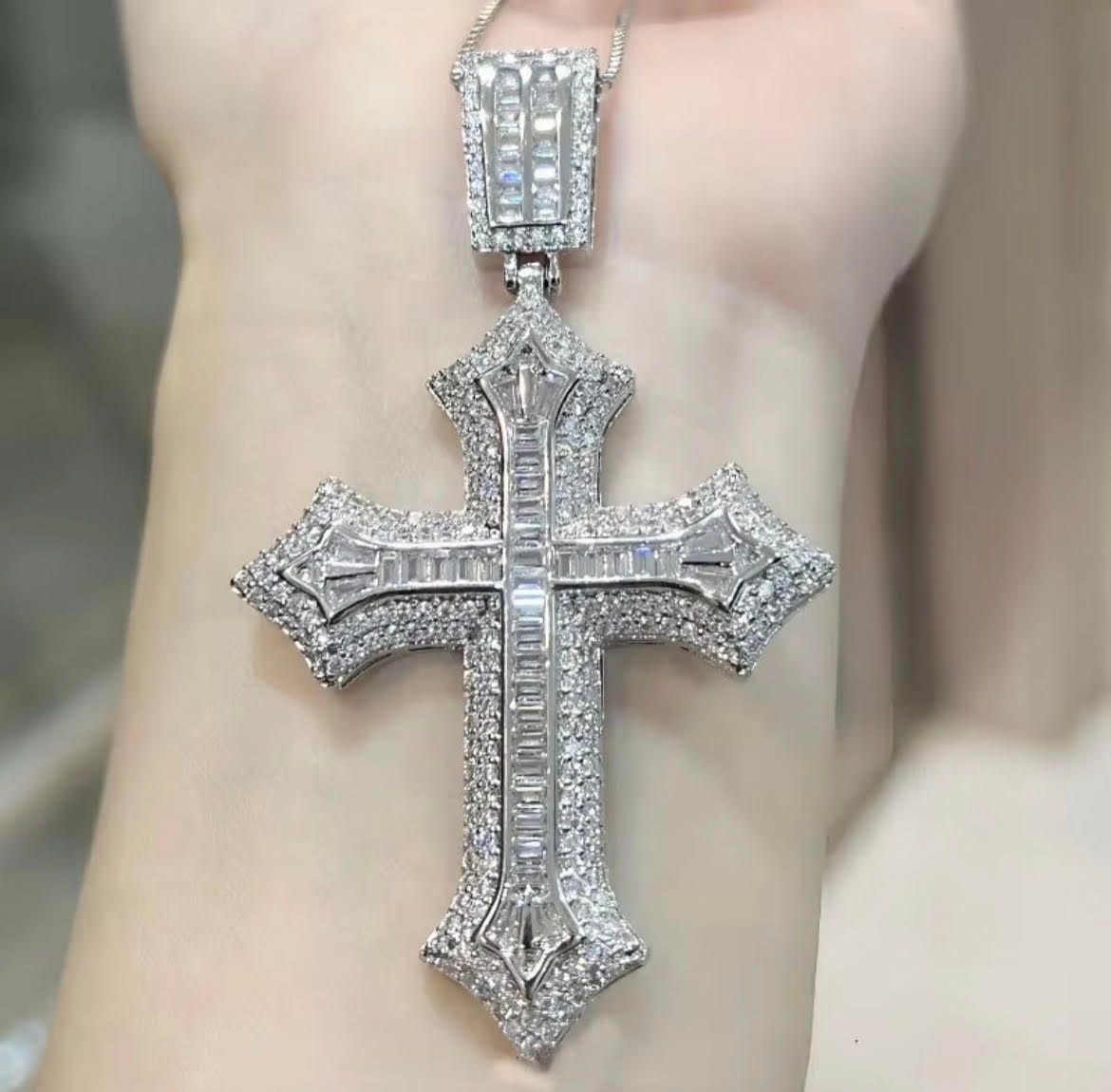 Cross VVS Baguette & Round Cut Pendant_0