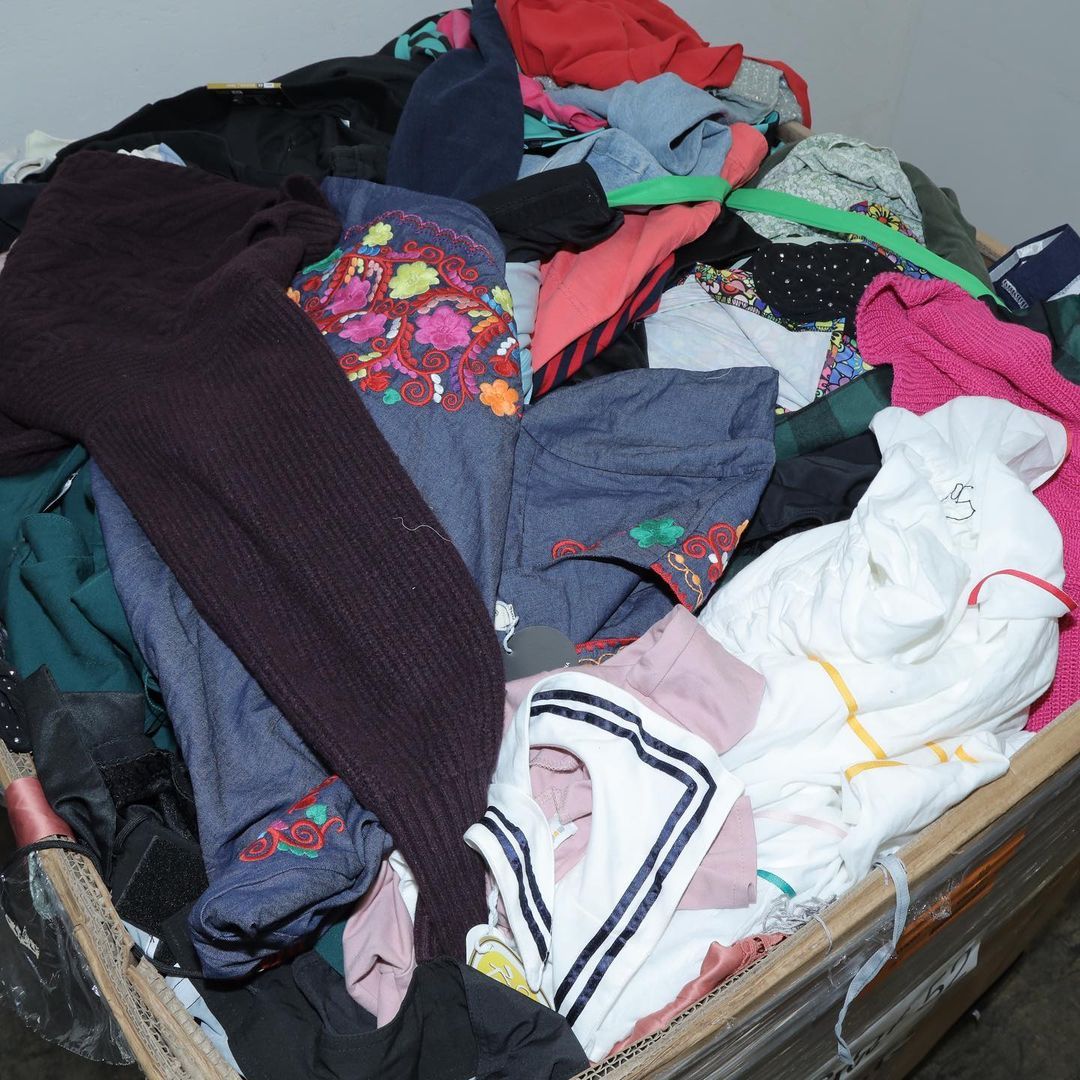 Assorted As-Is clothing Pallet _1