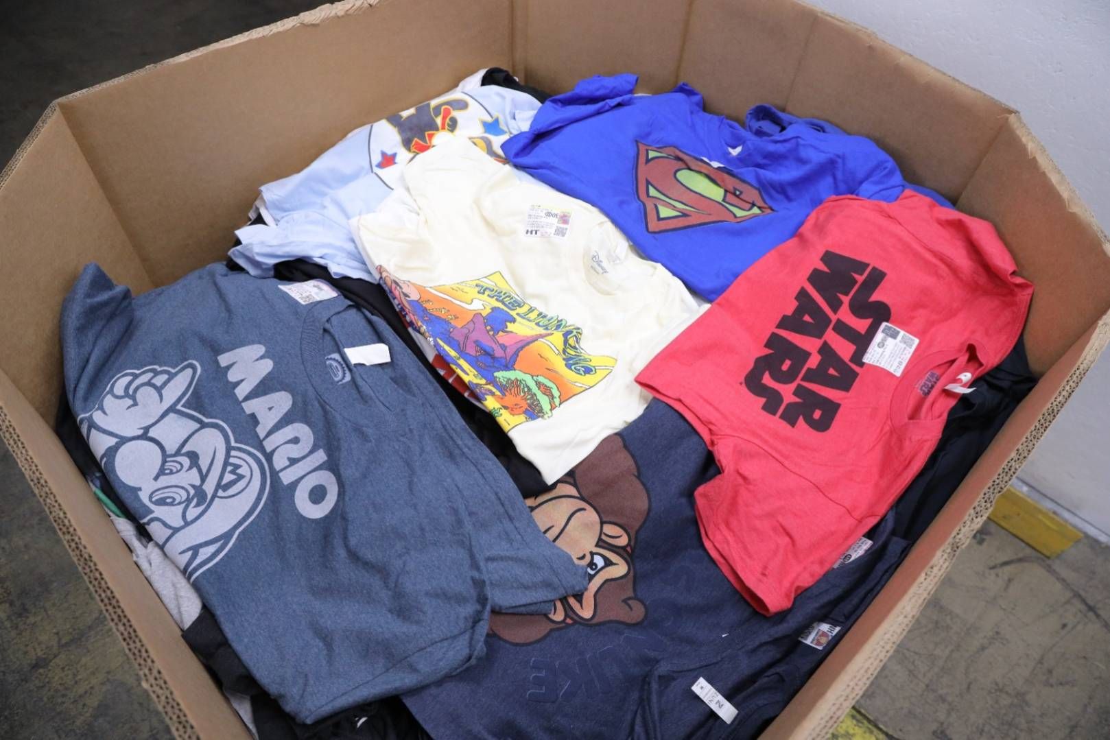 Irregulars Unmanifested Pallets of Assorted Licensed T Shirts for Men, Women & Children _2