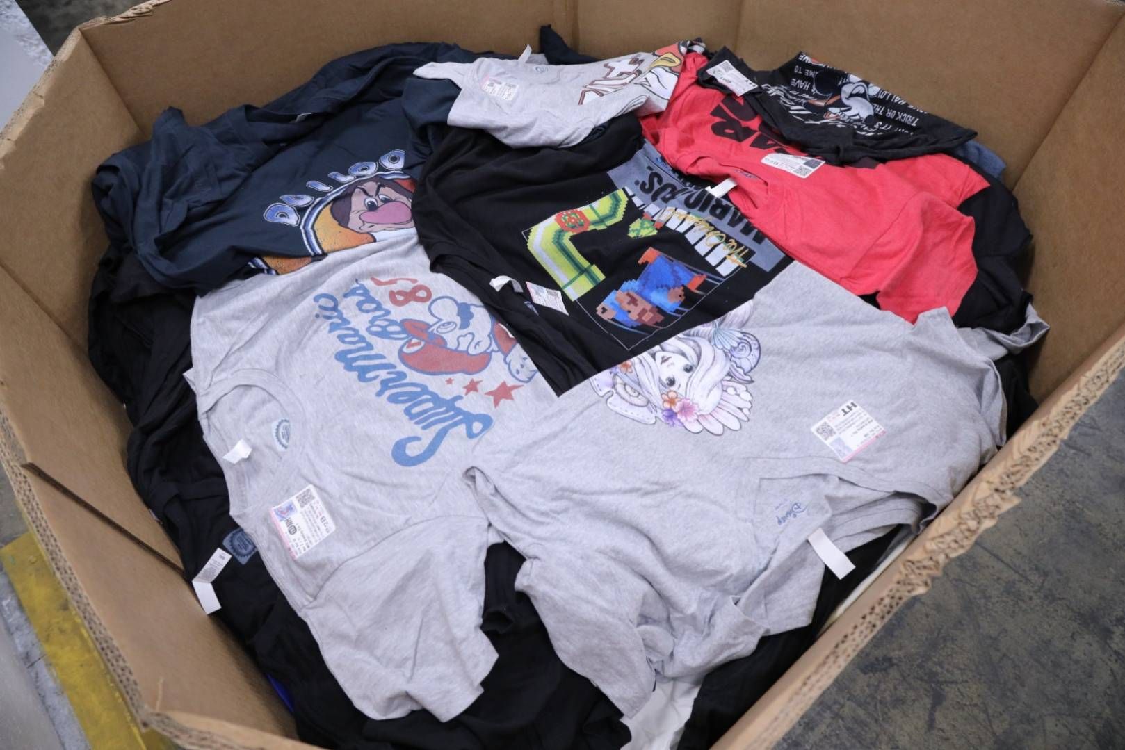 Irregulars Unmanifested Pallets of Assorted Licensed T Shirts for Men, Women & Children _1