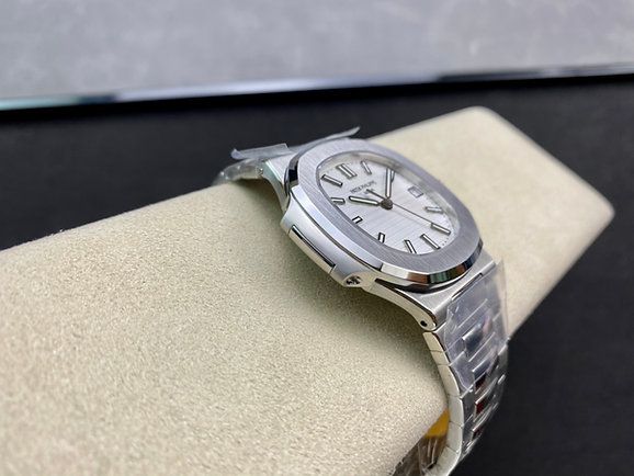 Patek Philippe 5711 Nautilus_1