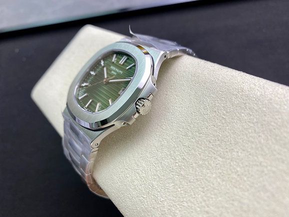 Patek Philippe 5711 Nautilus green_2