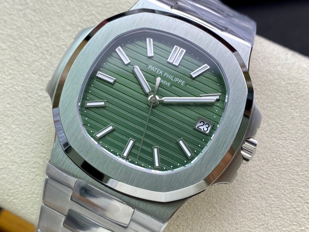 Patek Philippe 5711 Nautilus green_3