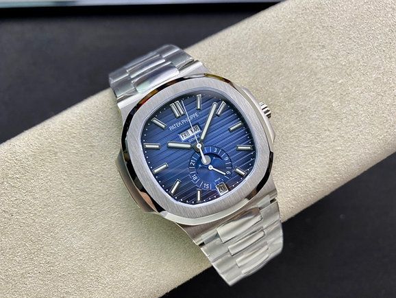 Patek Philippe Nautilus Annual Calendar 5726_3