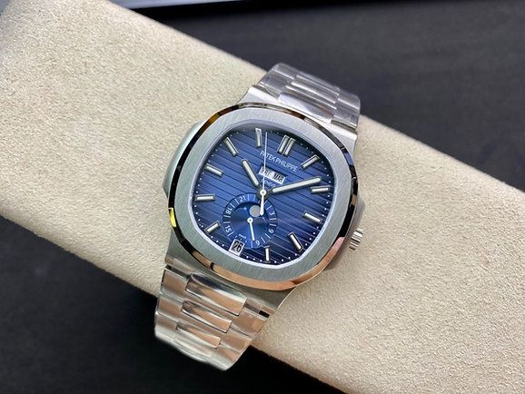 Patek Philippe Nautilus Annual Calendar 5726_4