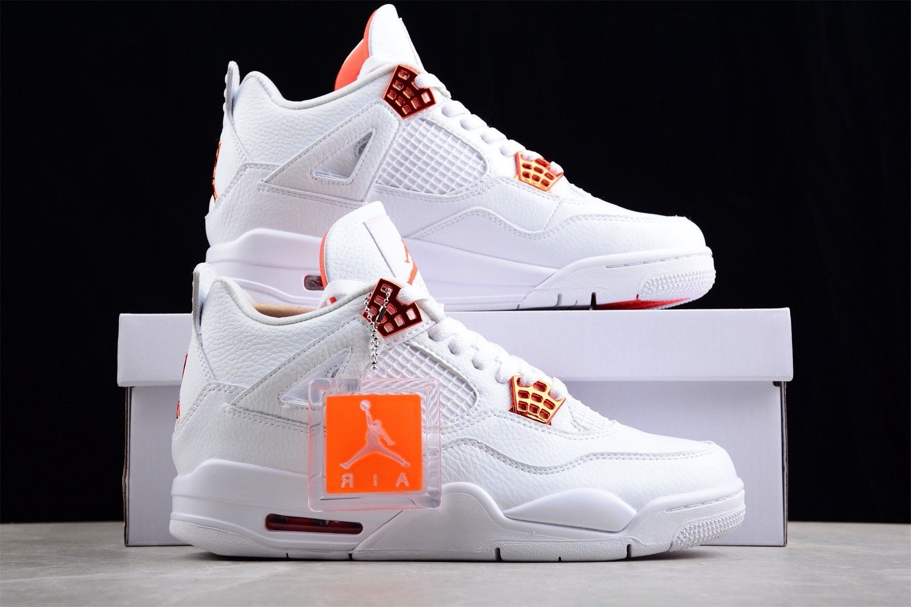 Jordan 4 metallic red_2