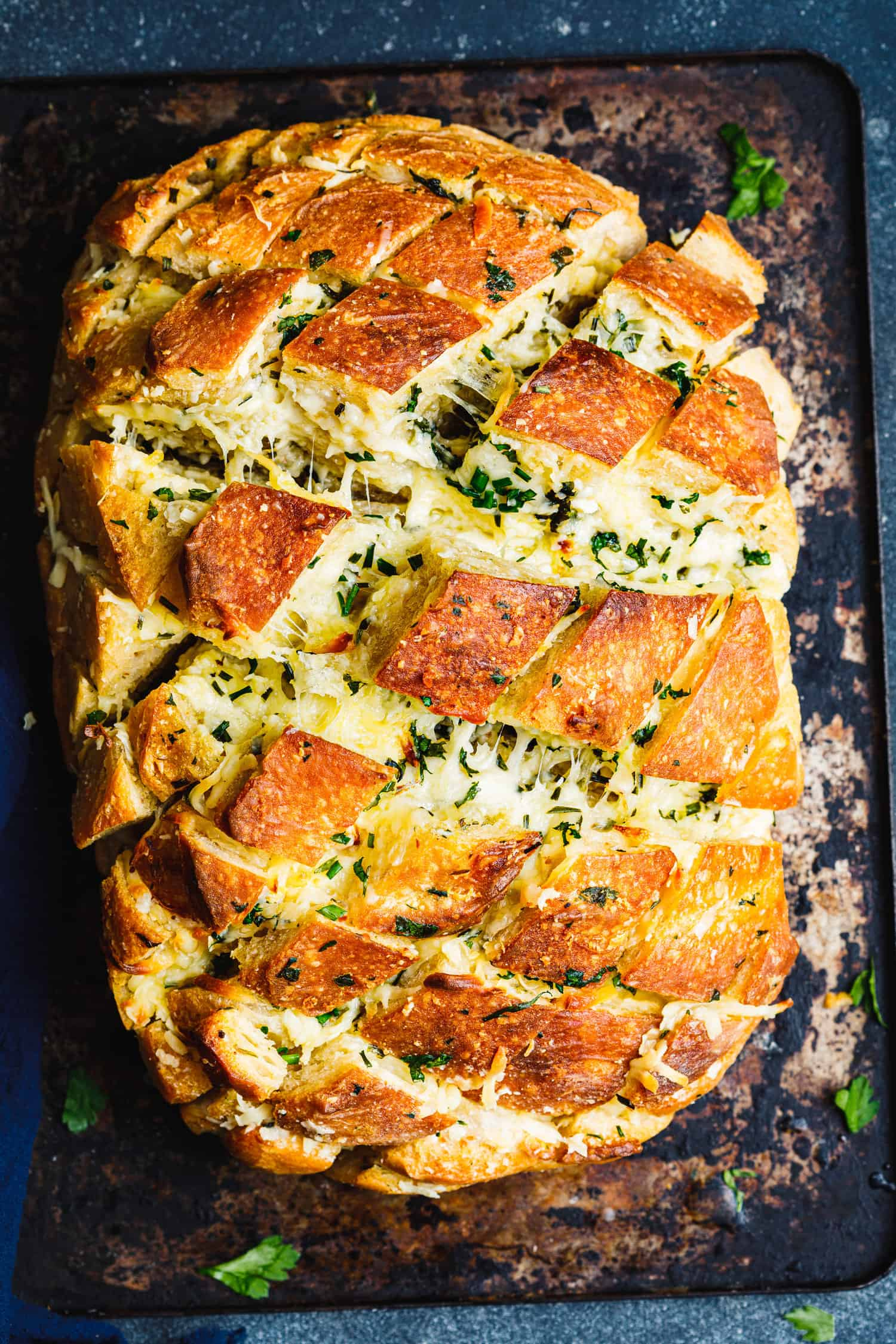 Cheesy Pull-Apart Garlic Bread_0