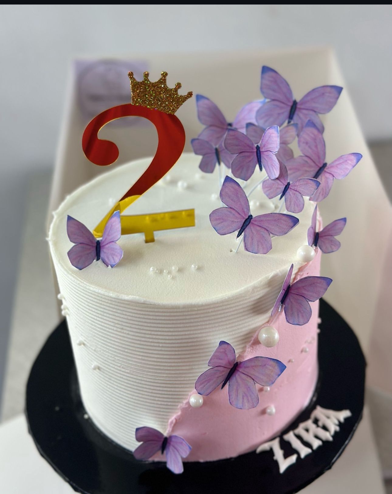 6 inches 2 Layers Buttercream cake  _5