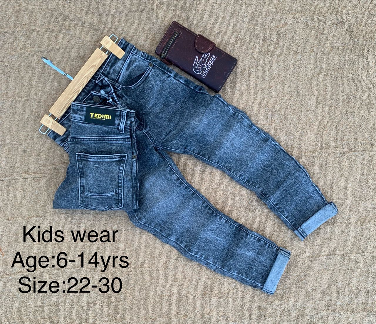 Kids wear jeans and tshirt _13