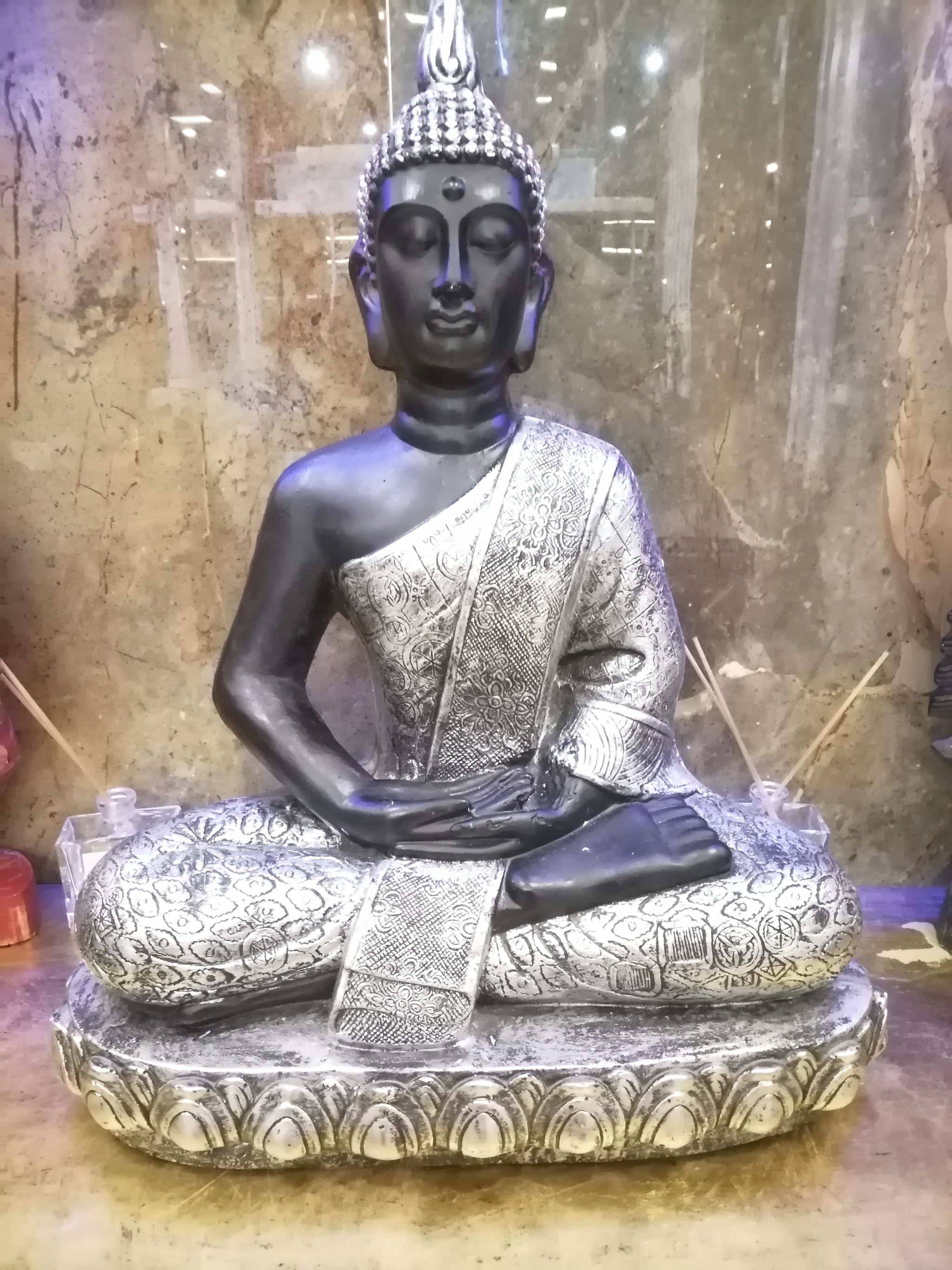 Silver Buddha Statue_0