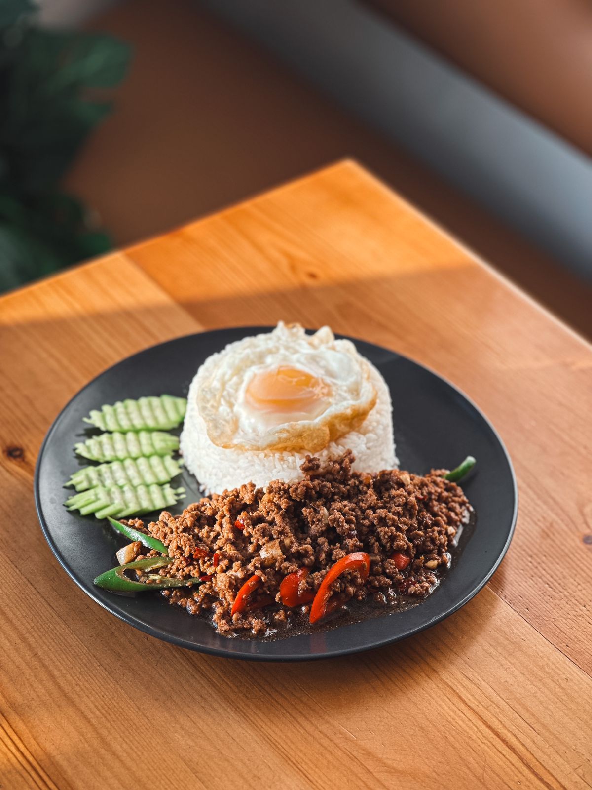 Kapao Beef w/rice topped egg กะเพราเนื้อสับไข่ดาวราดข้าว _0