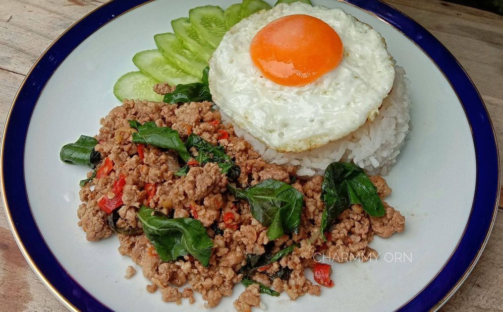 Kapao Beef w/rice topped egg กะเพราเนื้อสับไข่ดาวราดข้าว _1