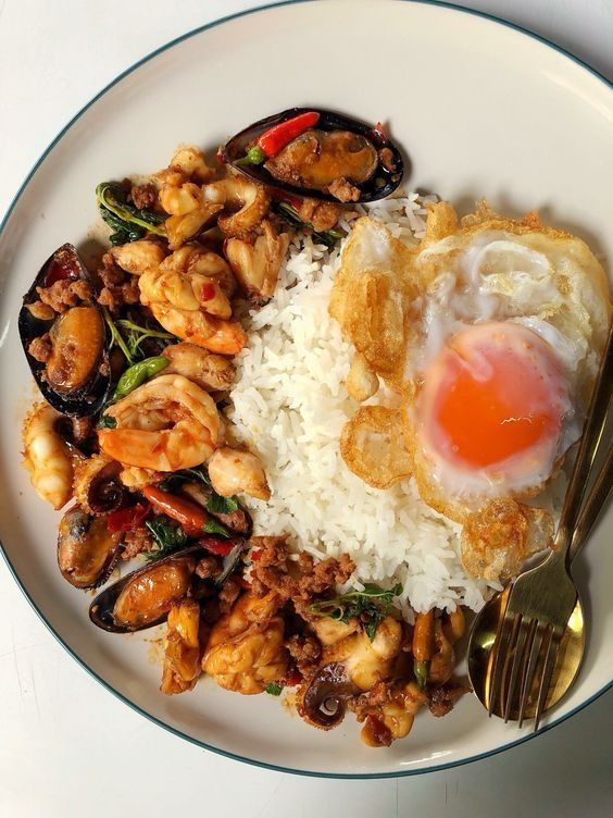 Kapao seafood w/rice topped egg กะเพราทะเลราดข้าวไข่ดาว _1