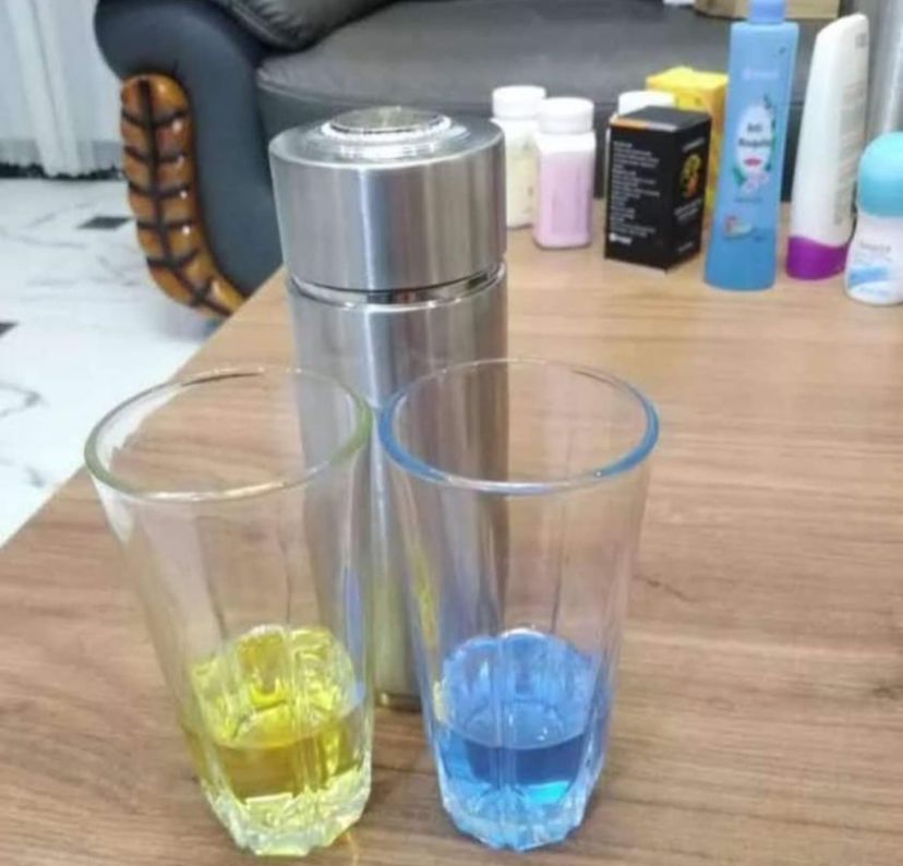 Le gobelet alcalin Longrich est assez spécial. Il transforme toute eau, acide ou neutre en une eau alcaline ionisée de pH 7,45 à 8 saine et potable.  Assure un approvisionnement en eau purifiée et un pH équilibré tout le temps grâce à l’élimination de l’excès Il élimine le chlore et les métaux nocifs Une enquête menée par l’OMS a révélé que près de 80% des maladies humaines sont dues à l’eau potable impure.  Boire de l’eau alcaline ionisée contribue au maintien de l’équilibre acide/basique dans notre corps. Le niveau d’alcalinité est en effet très important, car les recherches ont déjà prouvé que les bactéries et maladies ne peuvent pas survivre dans un état alcalin, mais qu’elles ont tendance à prospérer dans un environnement acide._9