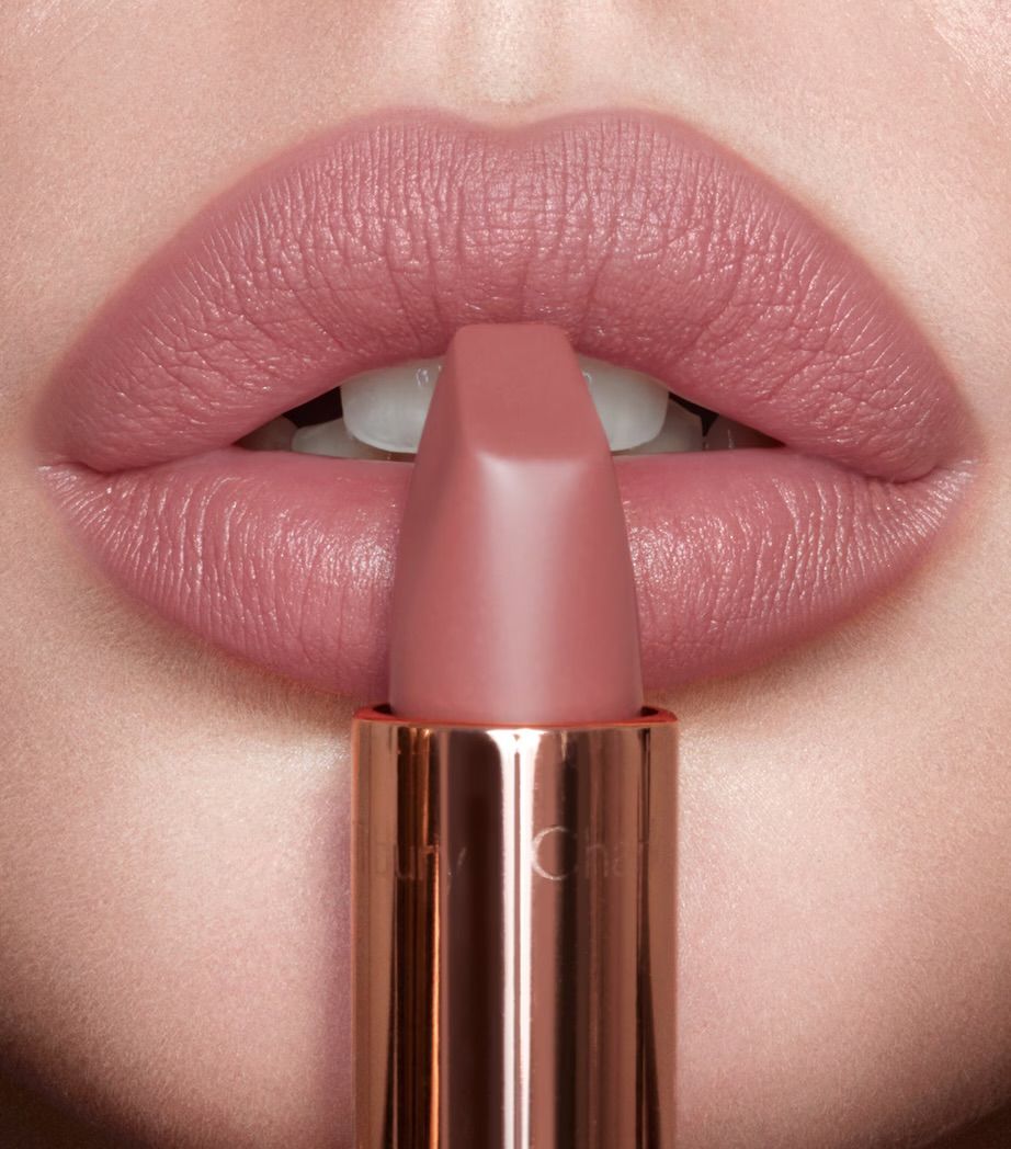 CHARLOTTE TILBURY Matte Revolution Lipstick Pillow Talk_1