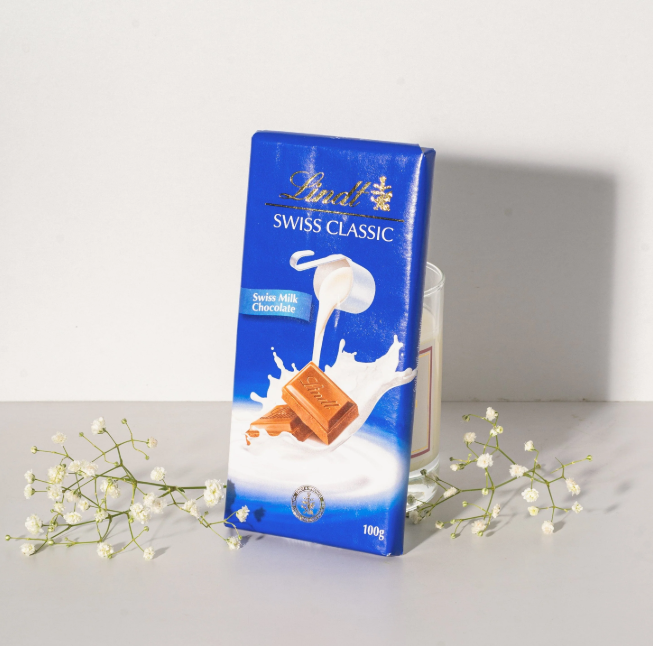 Lindt Swiss Classic Milk Chocolate 100g bar_0