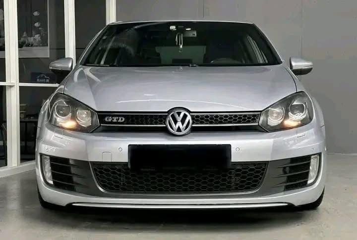 Volkswagen Golf _0