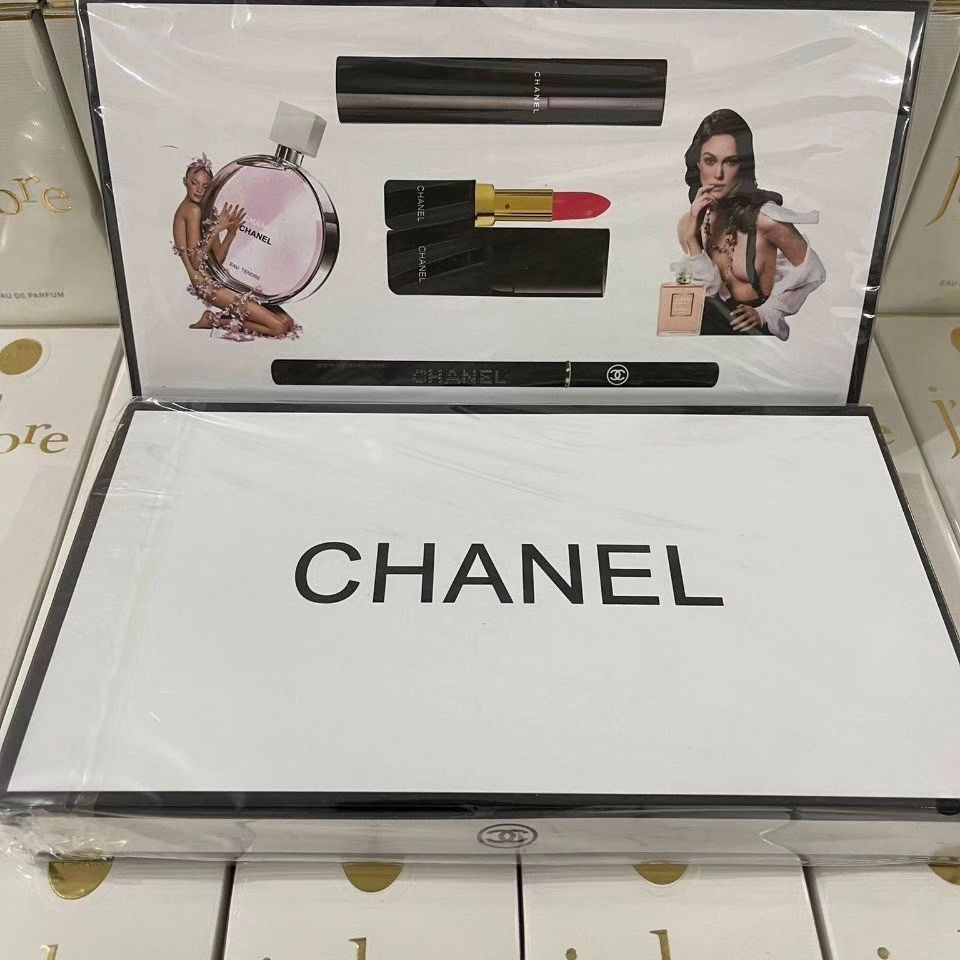 Chanel make up set _0