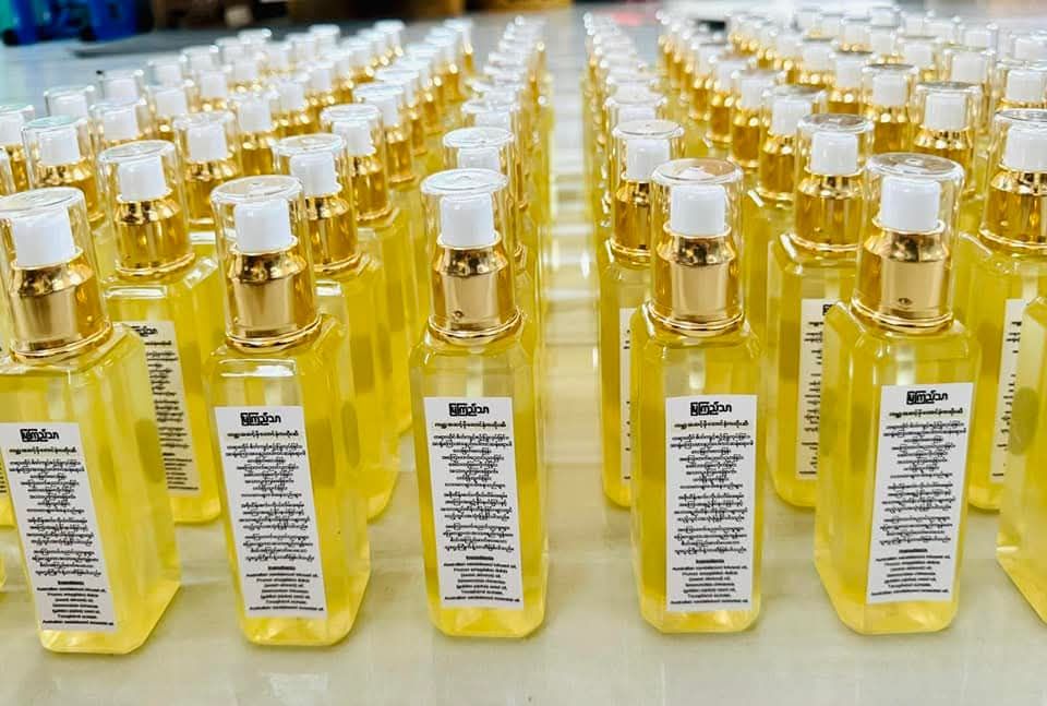 မြကြည်သာ_Sandalwood Body Oil_1
