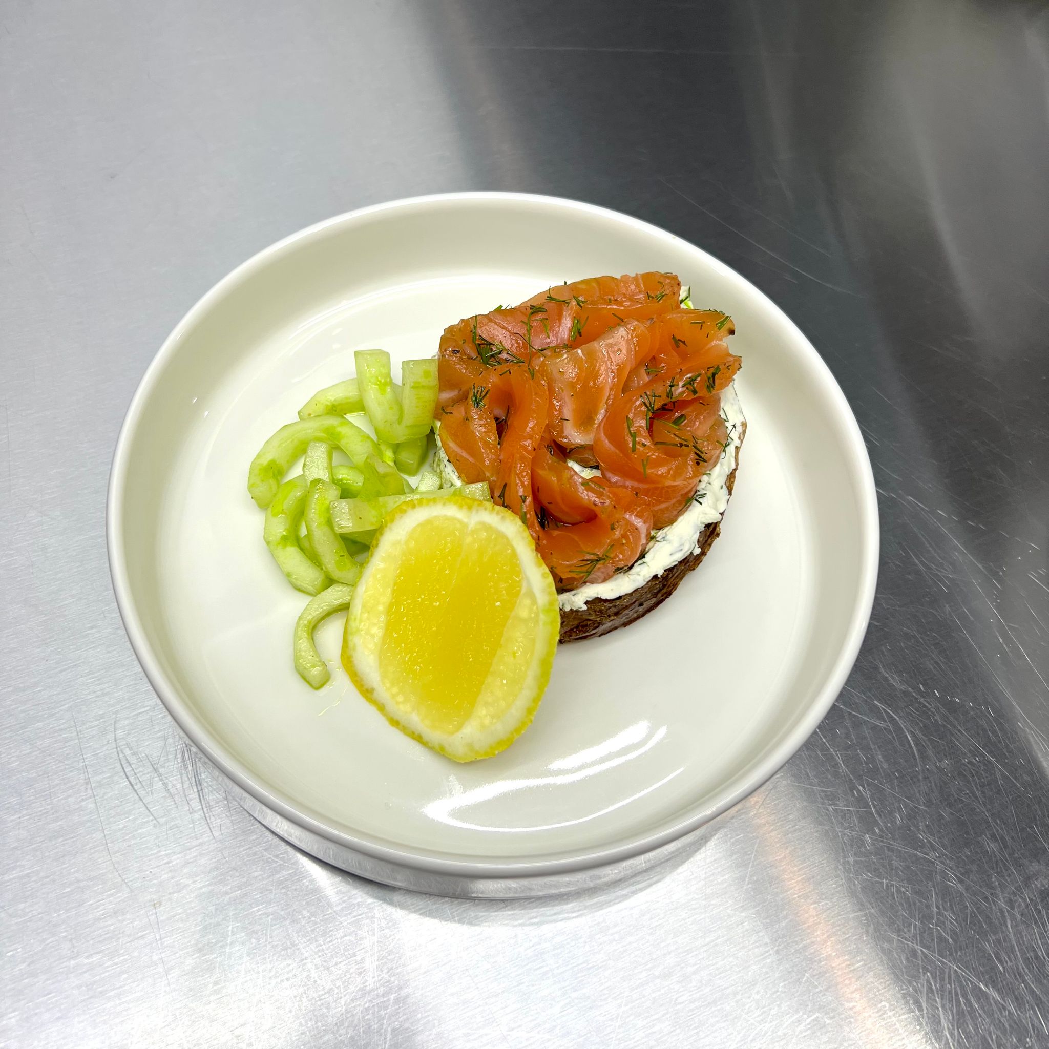 Бутерброд с лососем / Tostada de salmon_0