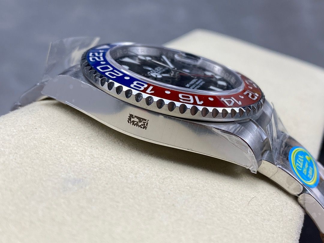 Rolex GMT-Master Pepsi_2