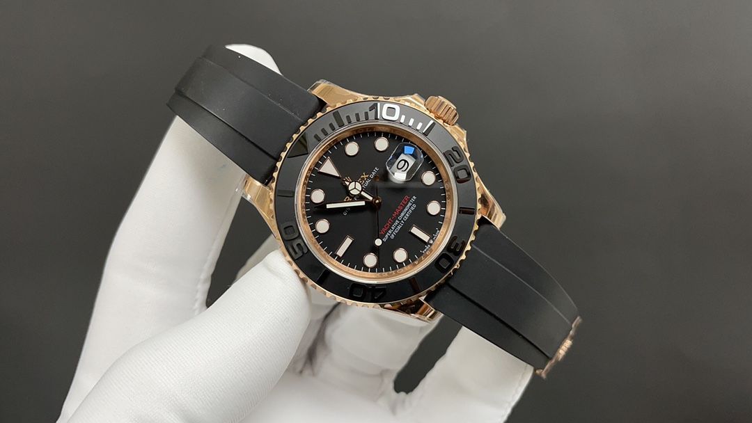 Rolex Yacht-Master 40 in Everose Gold with Oysterflex Bracelet _1