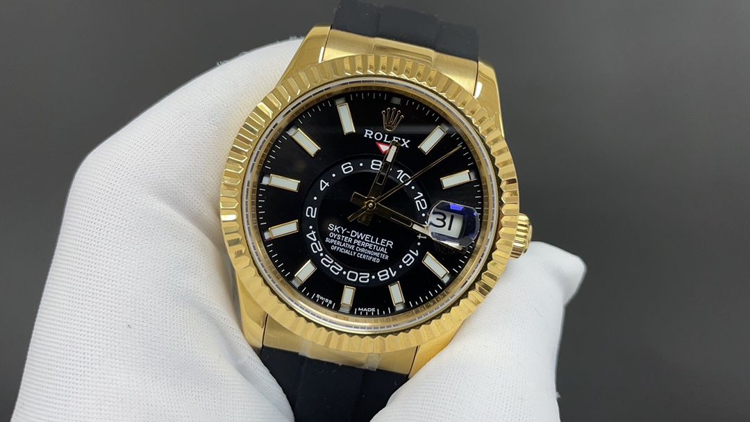 Rolex Sky-Dweller in Yellow Gold with Black Dial and Oysterflex Bracelet_2