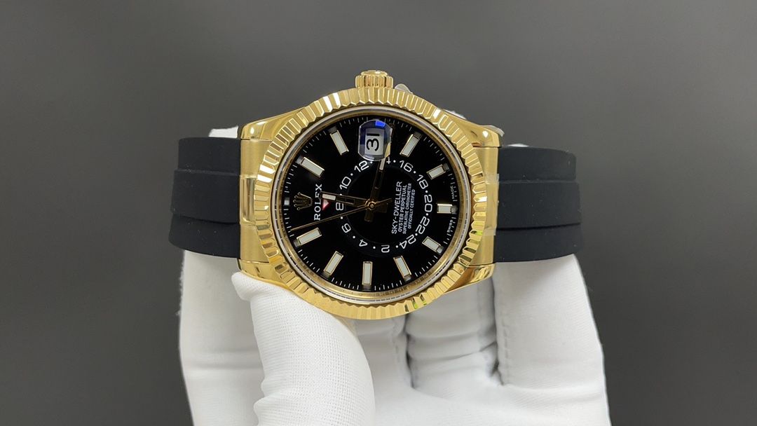 Rolex Sky-Dweller in Yellow Gold with Black Dial and Oysterflex Bracelet_1