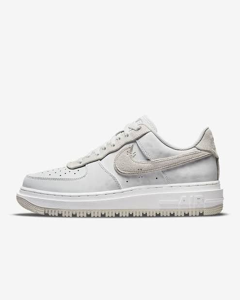 Nike Air Force 1 Luxe_0