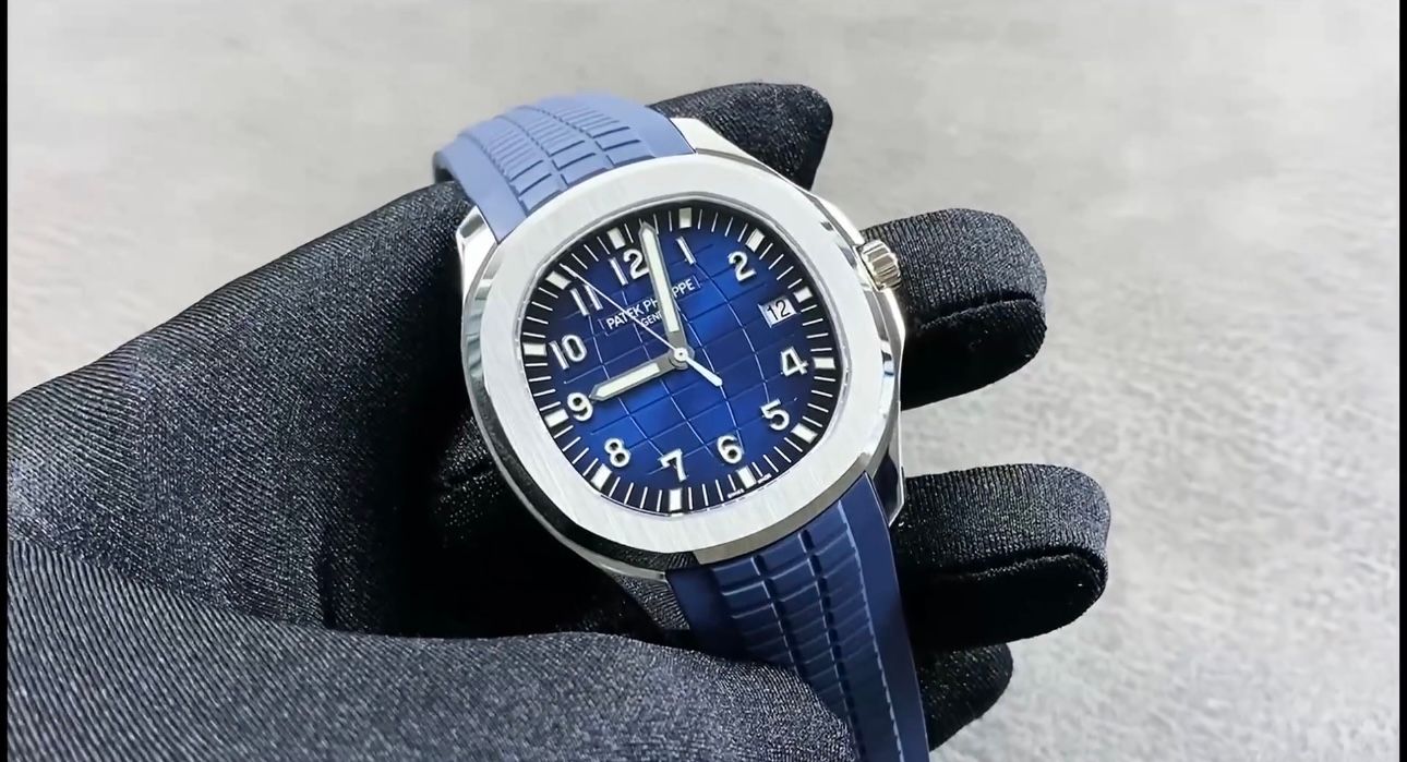 Patek Philippe Aquanaut-Bleu Dial_2