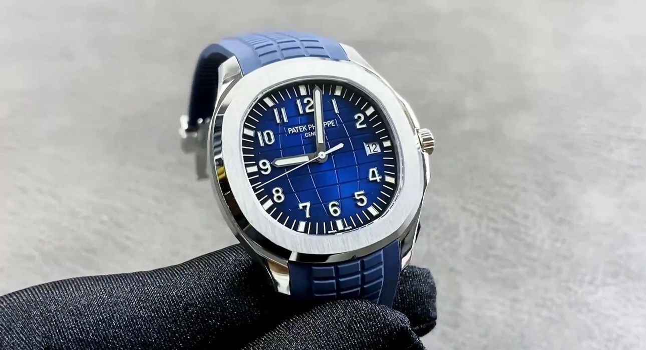 Patek Philippe Aquanaut-Bleu Dial_1