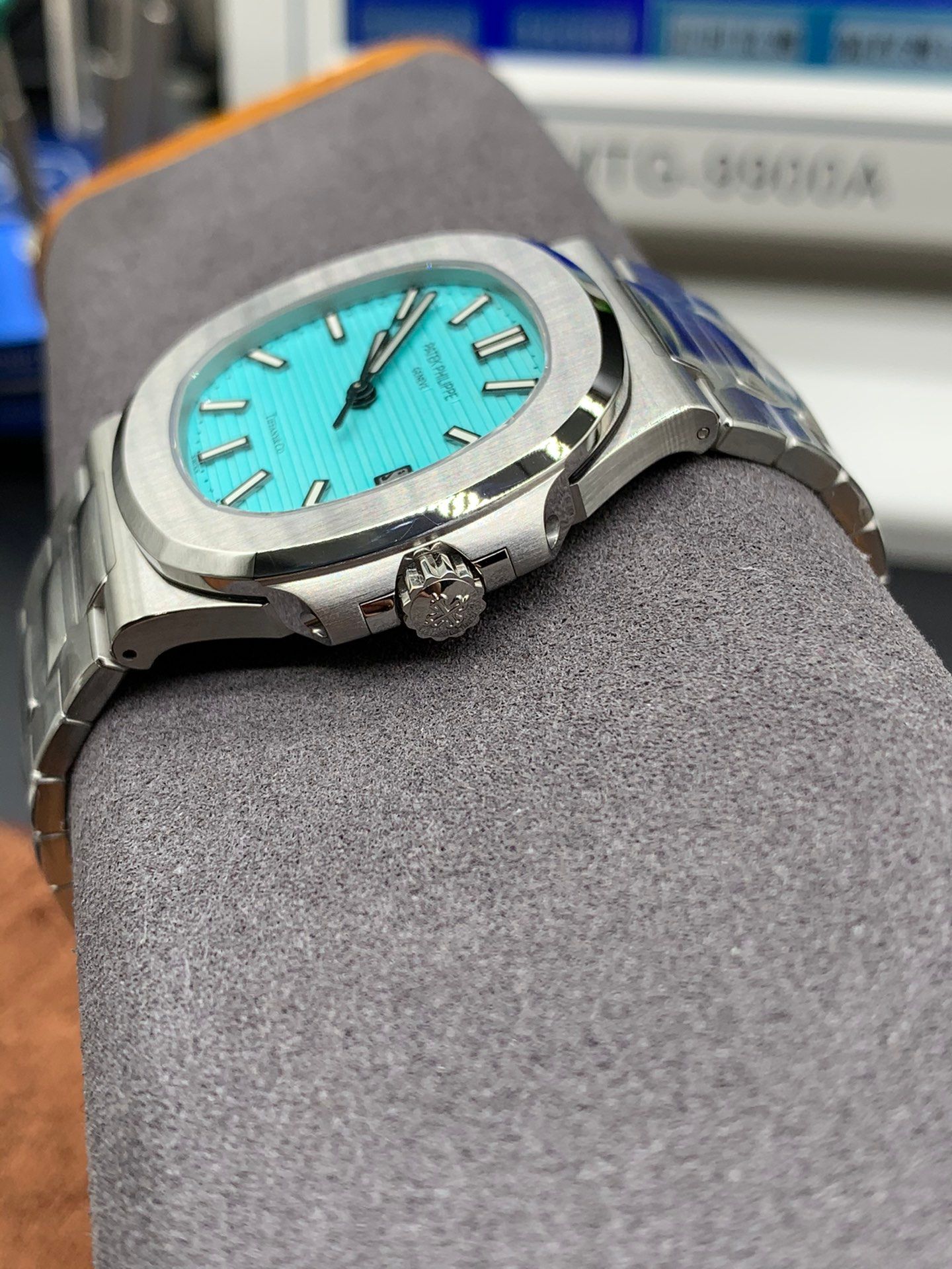 Patek Philippe Nautilus - Tiffany Blue Dial_3