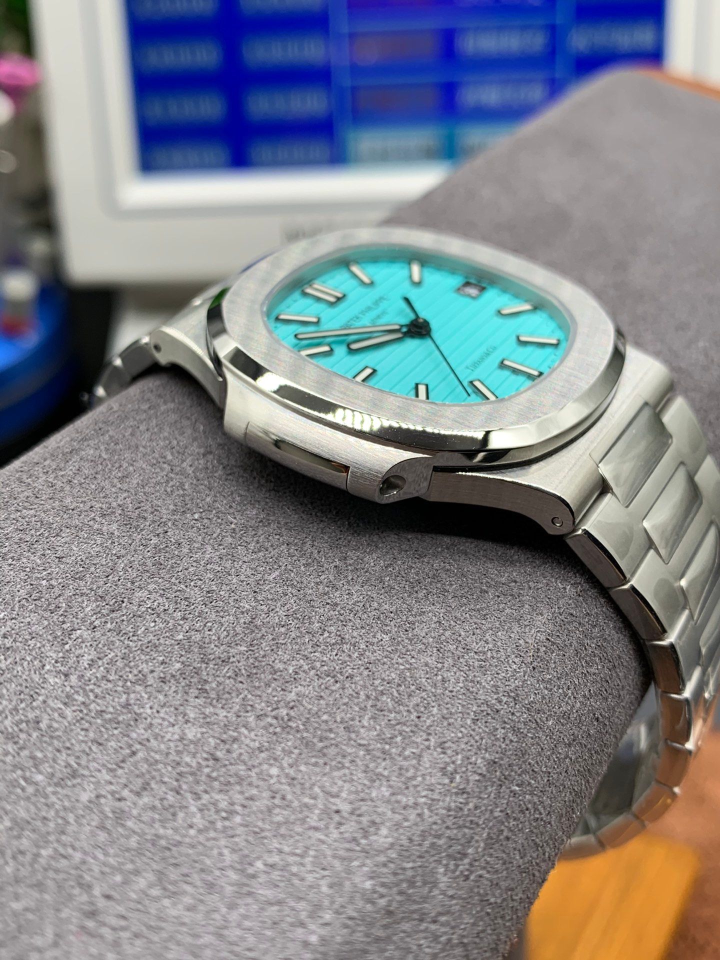 Patek Philippe Nautilus - Tiffany Blue Dial_2