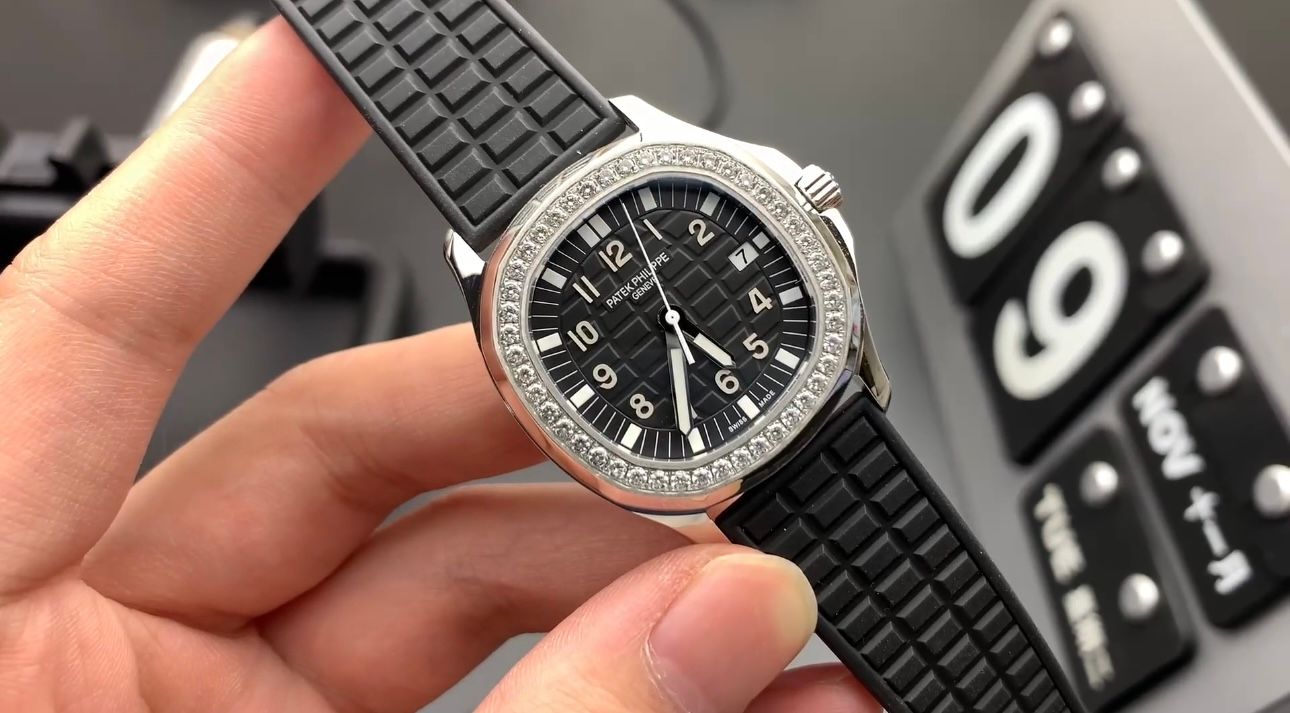 Patek Philippe Aquanaut - Black Dial with Diamond Bezel_1