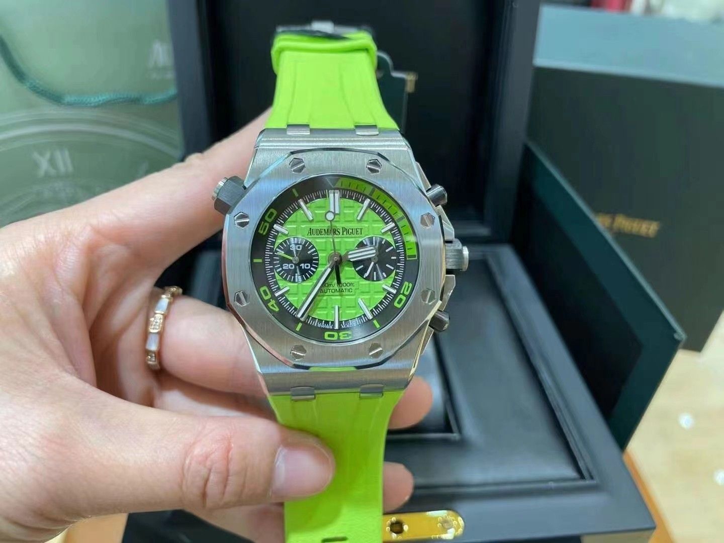 Audemars Piguet Royal Oak Offshore Diver - Green with Black Accents_0